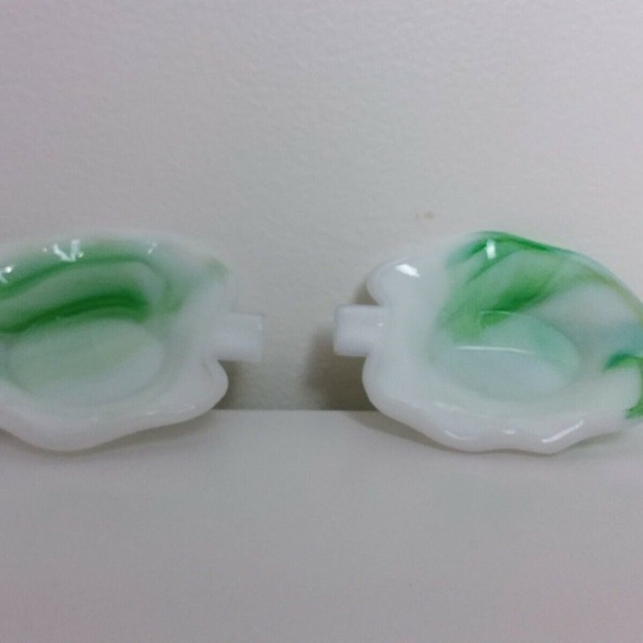 Vtg Set of 2 Green and White Leaf Shaped AKRO AGATE Ashtrays Trinket Dishes - Picture 7 of 8